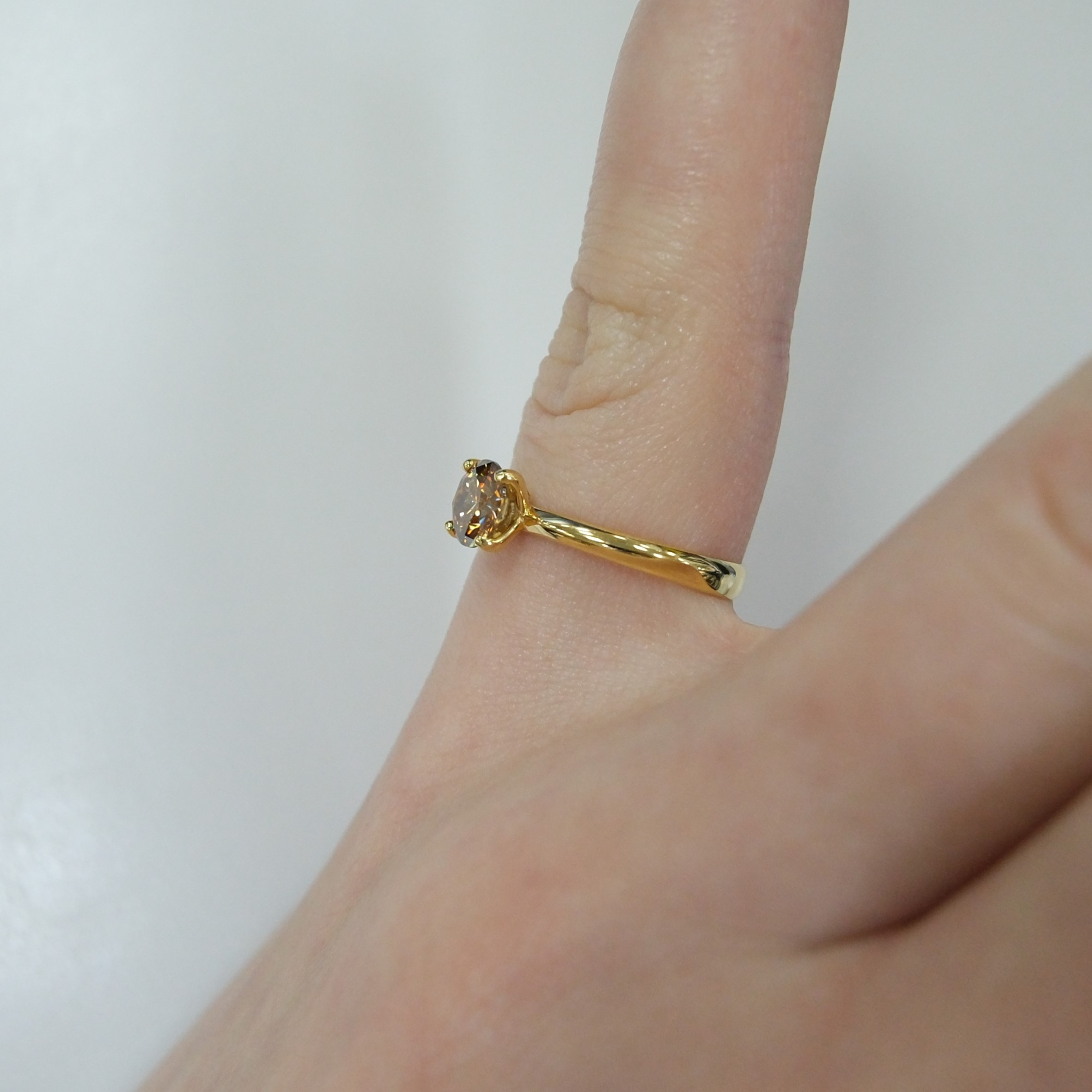 Серебряное кольцо с коньячным муассанитом